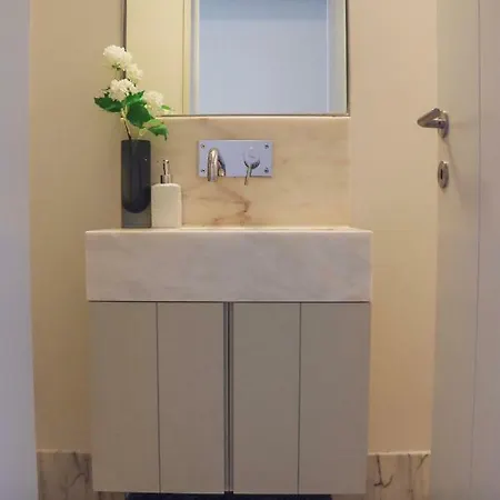 Balcony Lux アパート