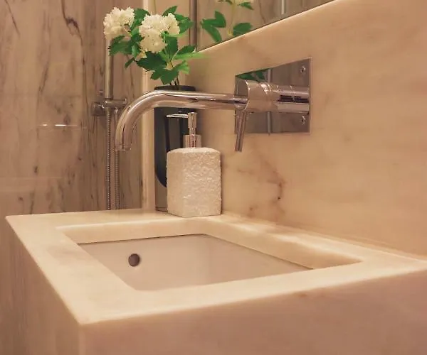 Balcony Lux Apartment